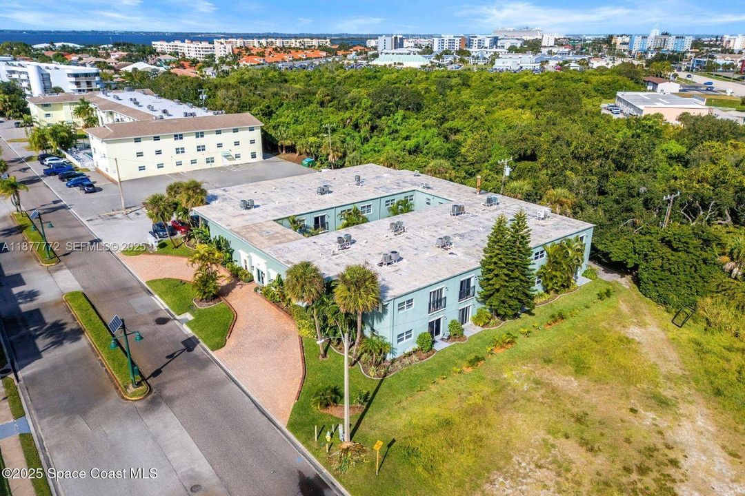 待售: $145,000 (2 贝兹, 1 浴室, 835 平方英尺)