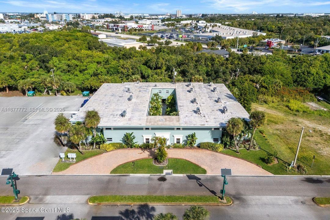 待售: $145,000 (2 贝兹, 1 浴室, 835 平方英尺)