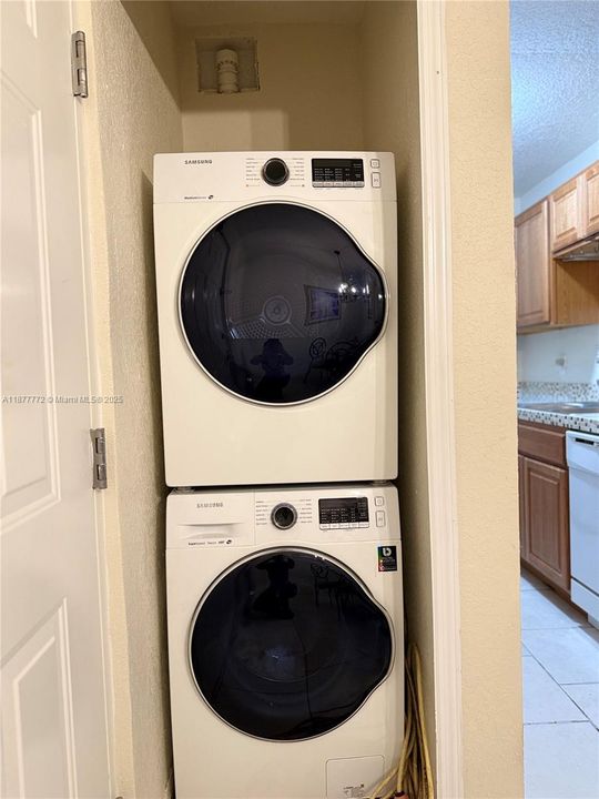 待售: $145,000 (2 贝兹, 1 浴室, 835 平方英尺)