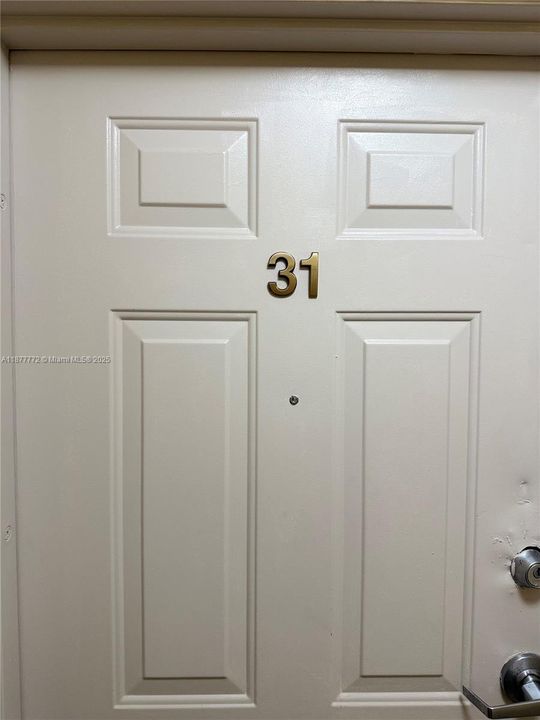 待售: $145,000 (2 贝兹, 1 浴室, 835 平方英尺)