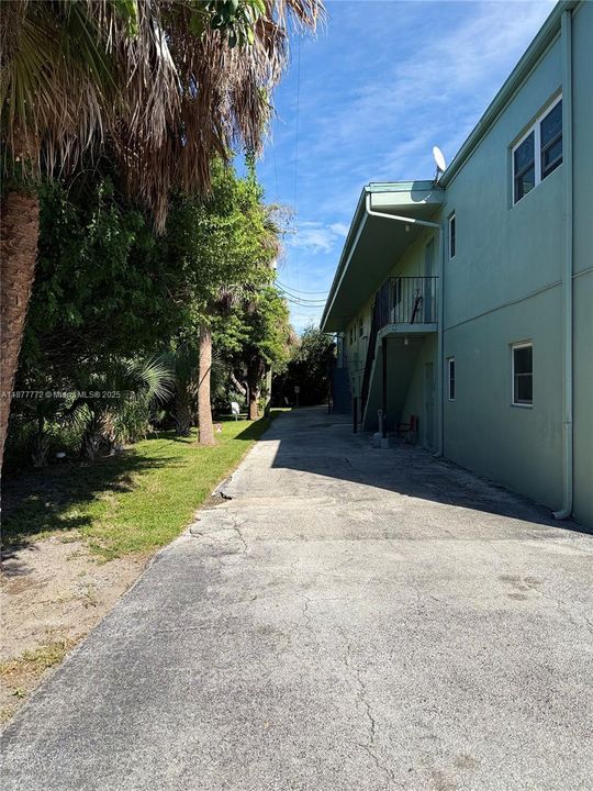 待售: $145,000 (2 贝兹, 1 浴室, 835 平方英尺)