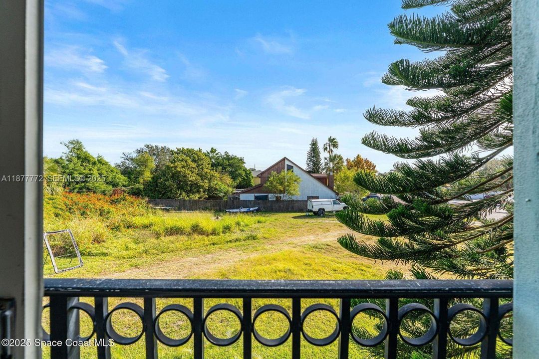 待售: $145,000 (2 贝兹, 1 浴室, 835 平方英尺)