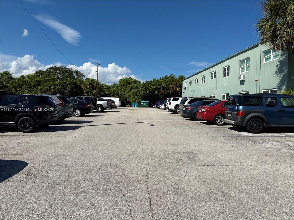 待售: $145,000 (2 贝兹, 1 浴室, 835 平方英尺)