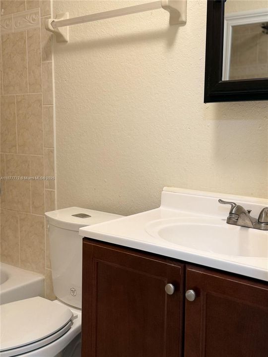 待售: $145,000 (2 贝兹, 1 浴室, 835 平方英尺)