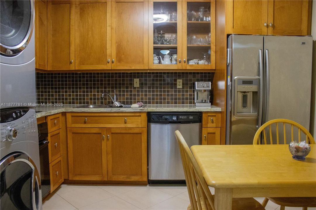 For Sale: $685,000 (2 beds, 2 baths, 1362 Square Feet)