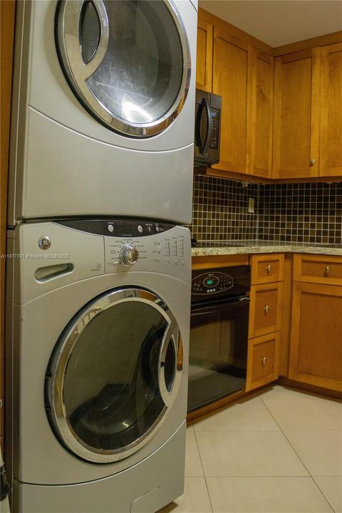 For Sale: $685,000 (2 beds, 2 baths, 1362 Square Feet)