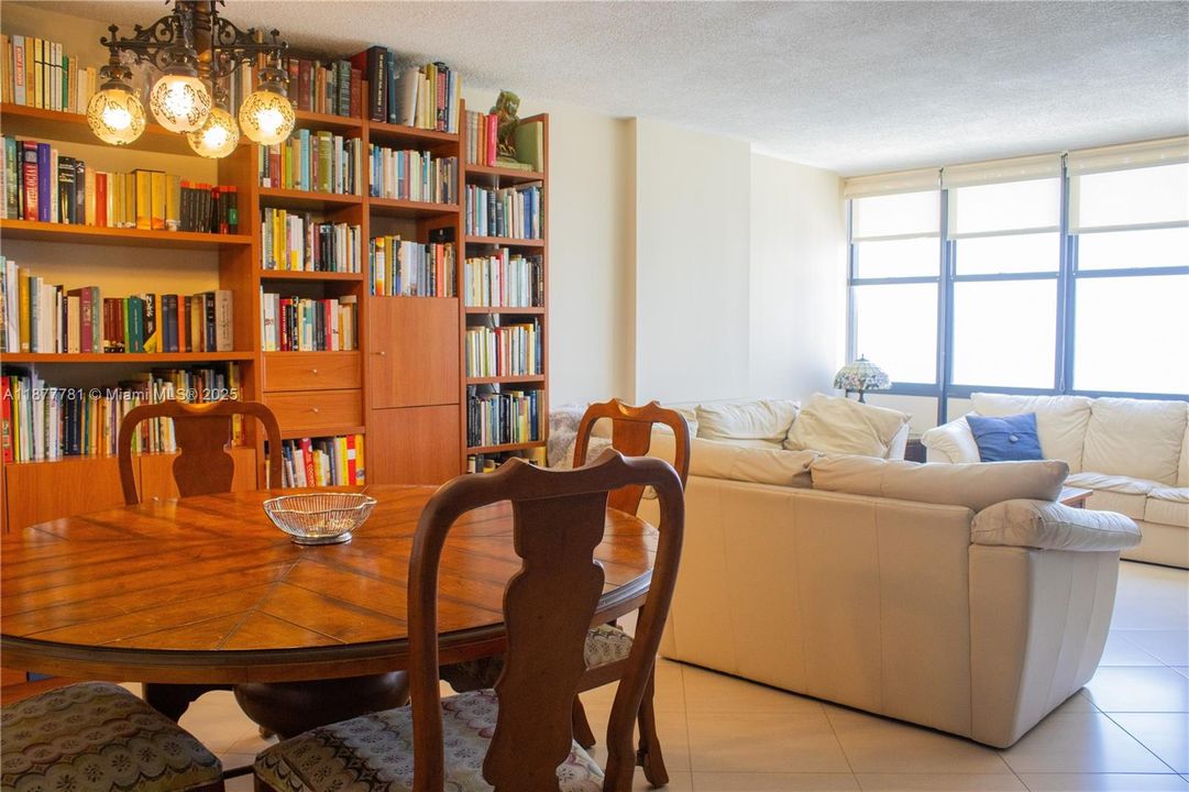 For Sale: $685,000 (2 beds, 2 baths, 1362 Square Feet)