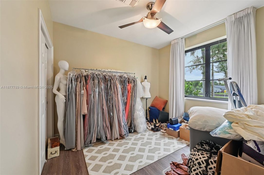 Recently Sold: $549,900 (3 beds, 2 baths, 1930 Square Feet)