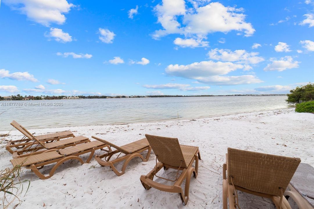 Recently Sold: $549,900 (3 beds, 2 baths, 1930 Square Feet)