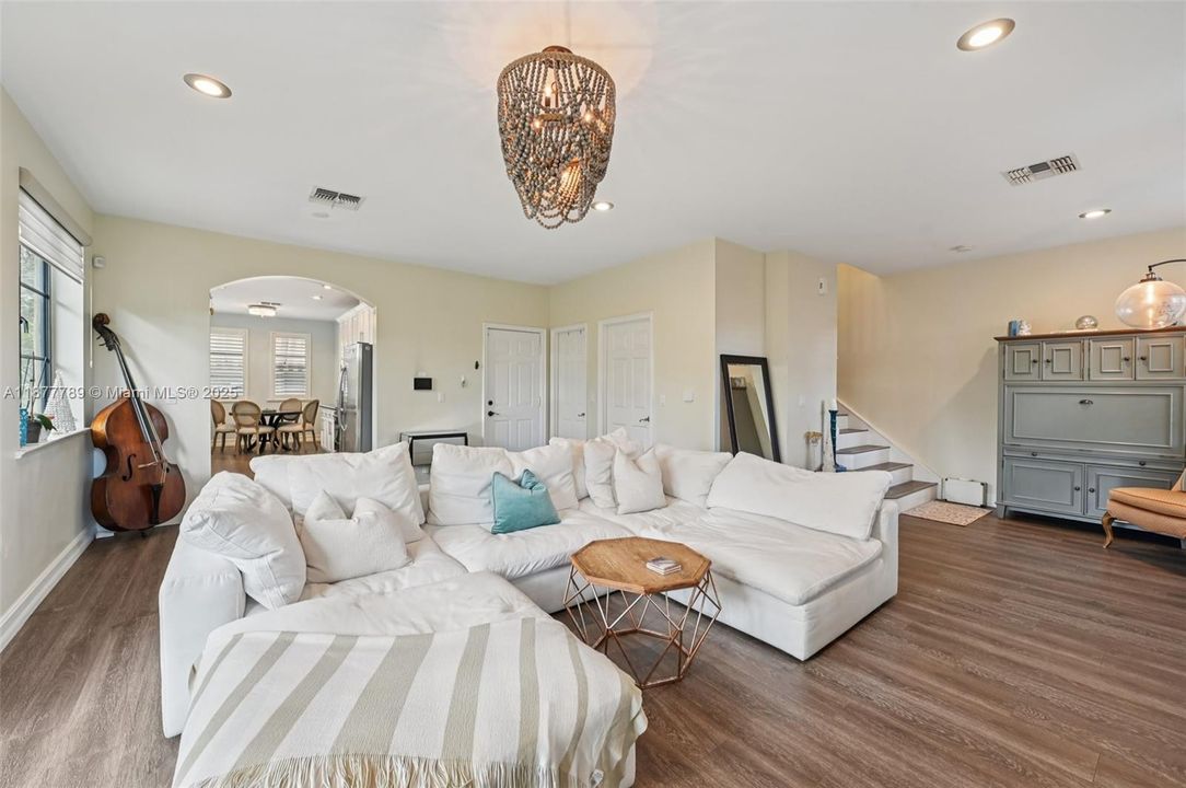 Recently Sold: $549,900 (3 beds, 2 baths, 1930 Square Feet)