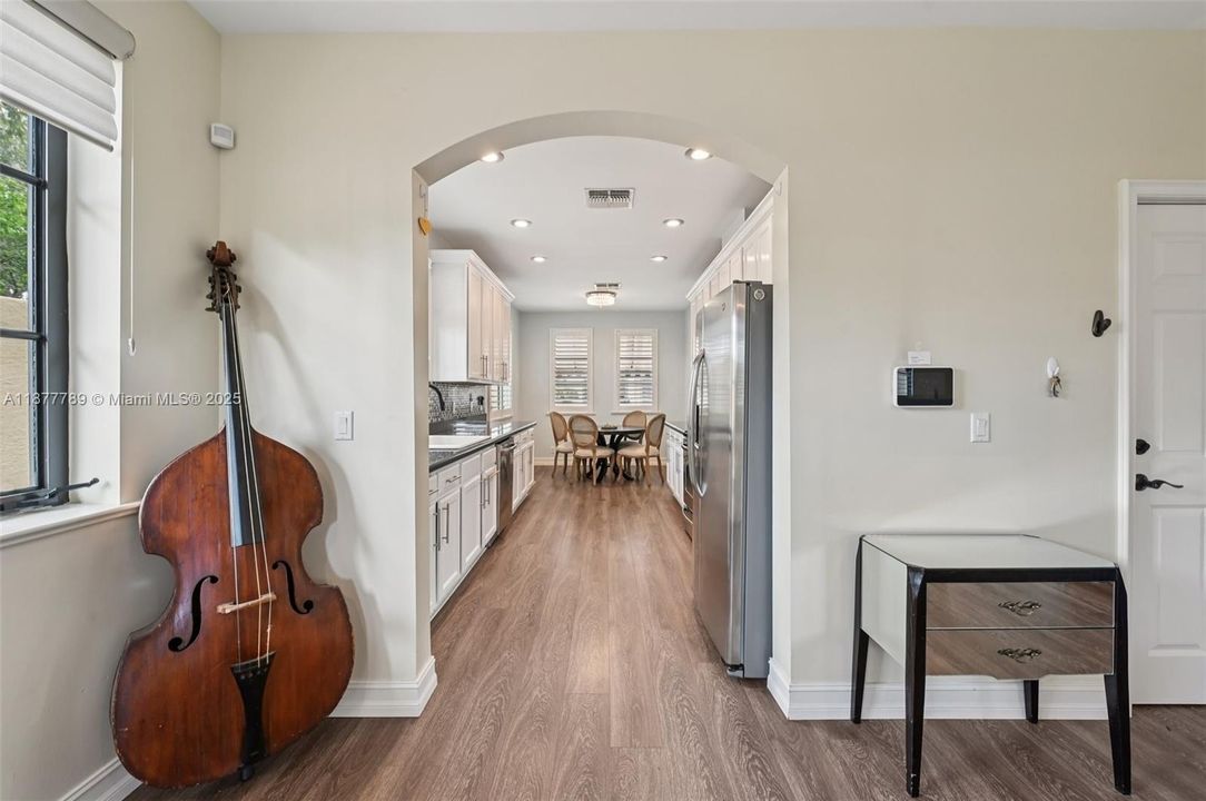 Recently Sold: $549,900 (3 beds, 2 baths, 1930 Square Feet)