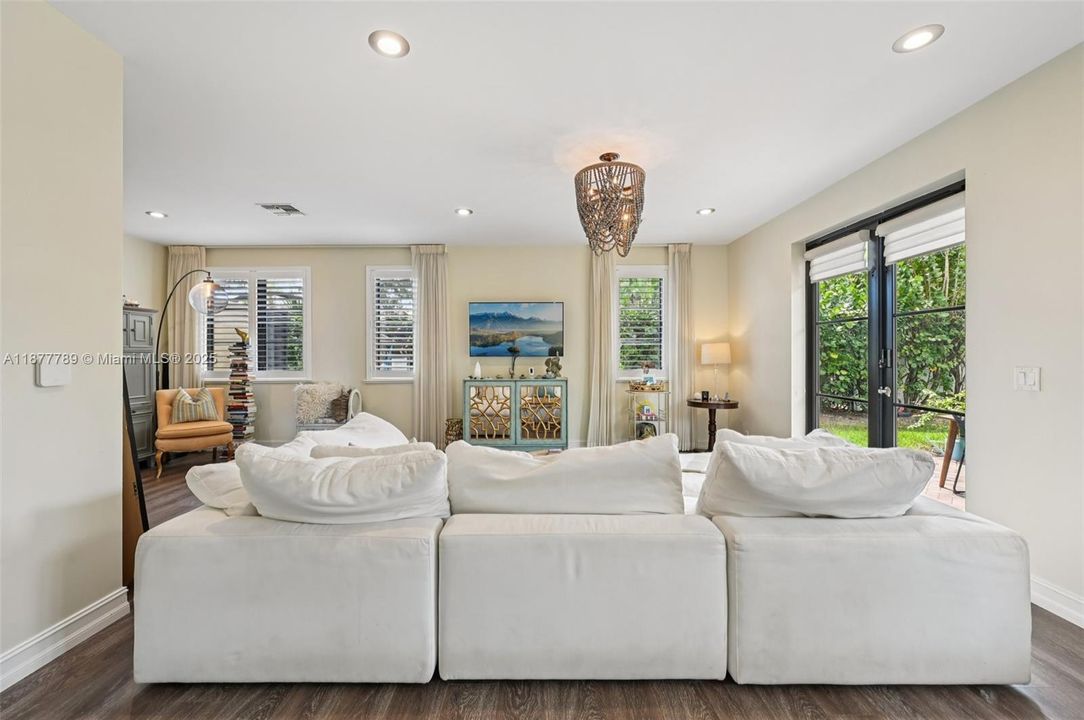 Recently Sold: $549,900 (3 beds, 2 baths, 1930 Square Feet)