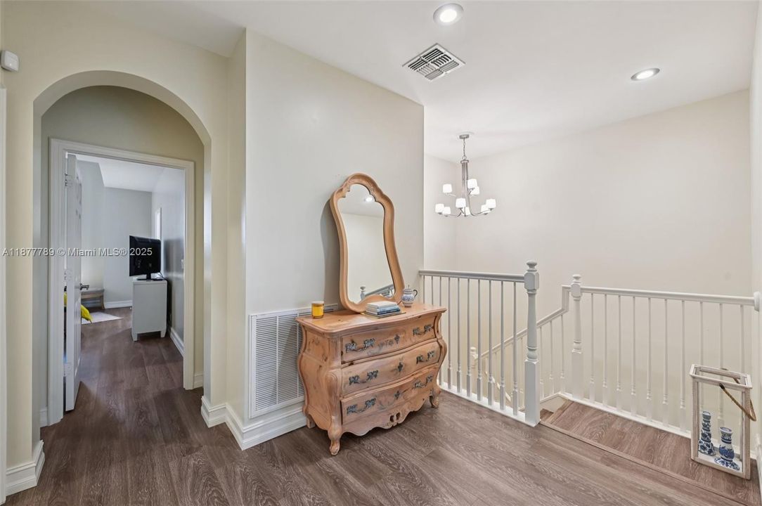 Recently Sold: $549,900 (3 beds, 2 baths, 1930 Square Feet)