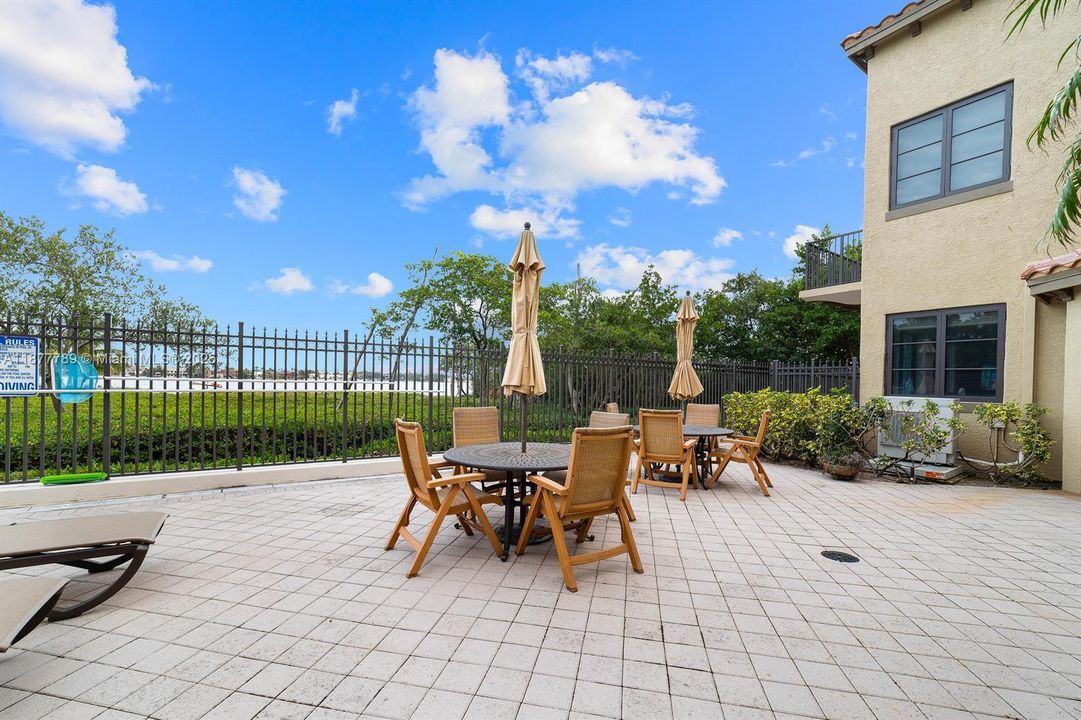 Recently Sold: $549,900 (3 beds, 2 baths, 1930 Square Feet)