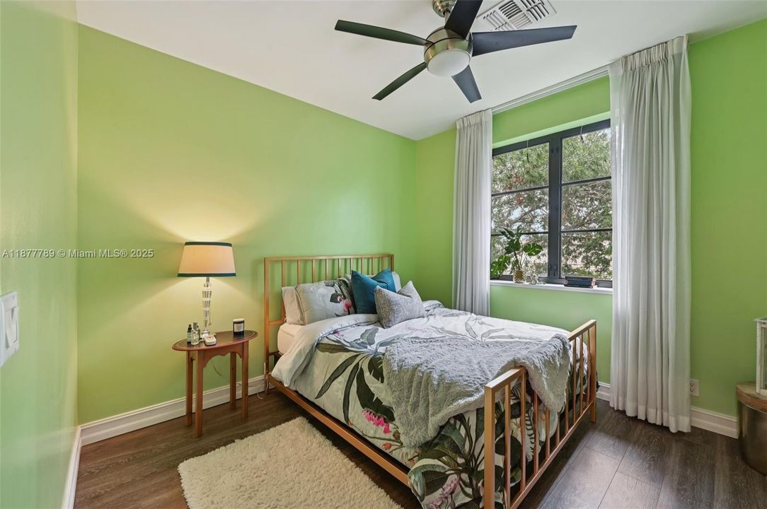 Recently Sold: $549,900 (3 beds, 2 baths, 1930 Square Feet)