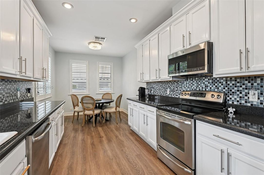 Recently Sold: $549,900 (3 beds, 2 baths, 1930 Square Feet)