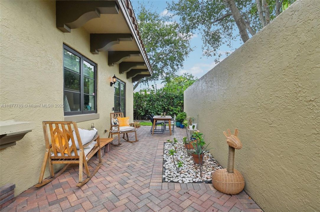 Recently Sold: $549,900 (3 beds, 2 baths, 1930 Square Feet)