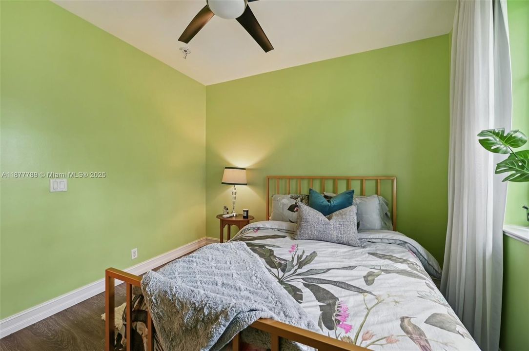 Recently Sold: $549,900 (3 beds, 2 baths, 1930 Square Feet)