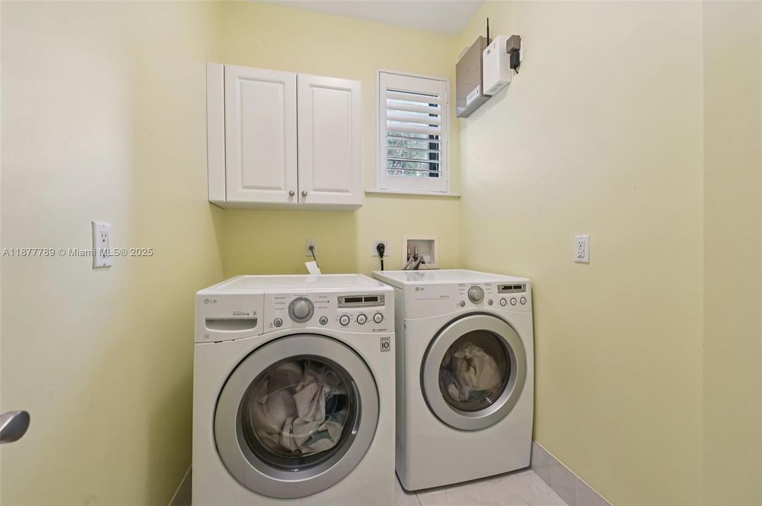 Recently Sold: $549,900 (3 beds, 2 baths, 1930 Square Feet)