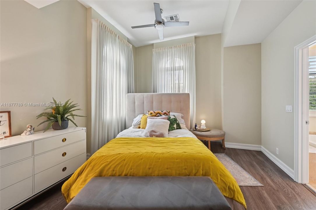 Recently Sold: $549,900 (3 beds, 2 baths, 1930 Square Feet)