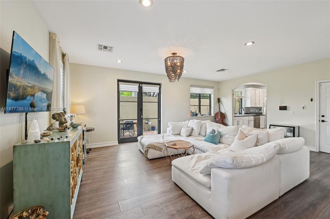 Recently Sold: $549,900 (3 beds, 2 baths, 1930 Square Feet)