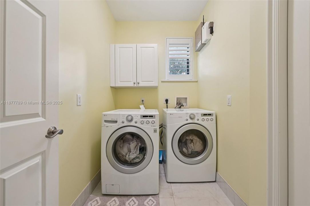 Recently Sold: $549,900 (3 beds, 2 baths, 1930 Square Feet)