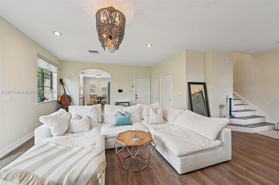 Recently Sold: $549,900 (3 beds, 2 baths, 1930 Square Feet)