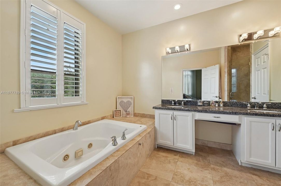 Recently Sold: $549,900 (3 beds, 2 baths, 1930 Square Feet)