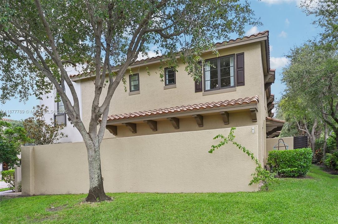 Recently Sold: $549,900 (3 beds, 2 baths, 1930 Square Feet)