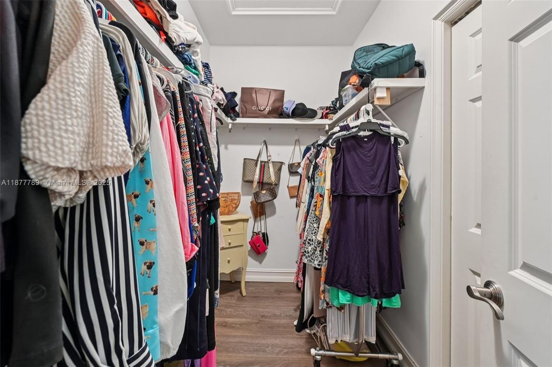 Recently Sold: $549,900 (3 beds, 2 baths, 1930 Square Feet)