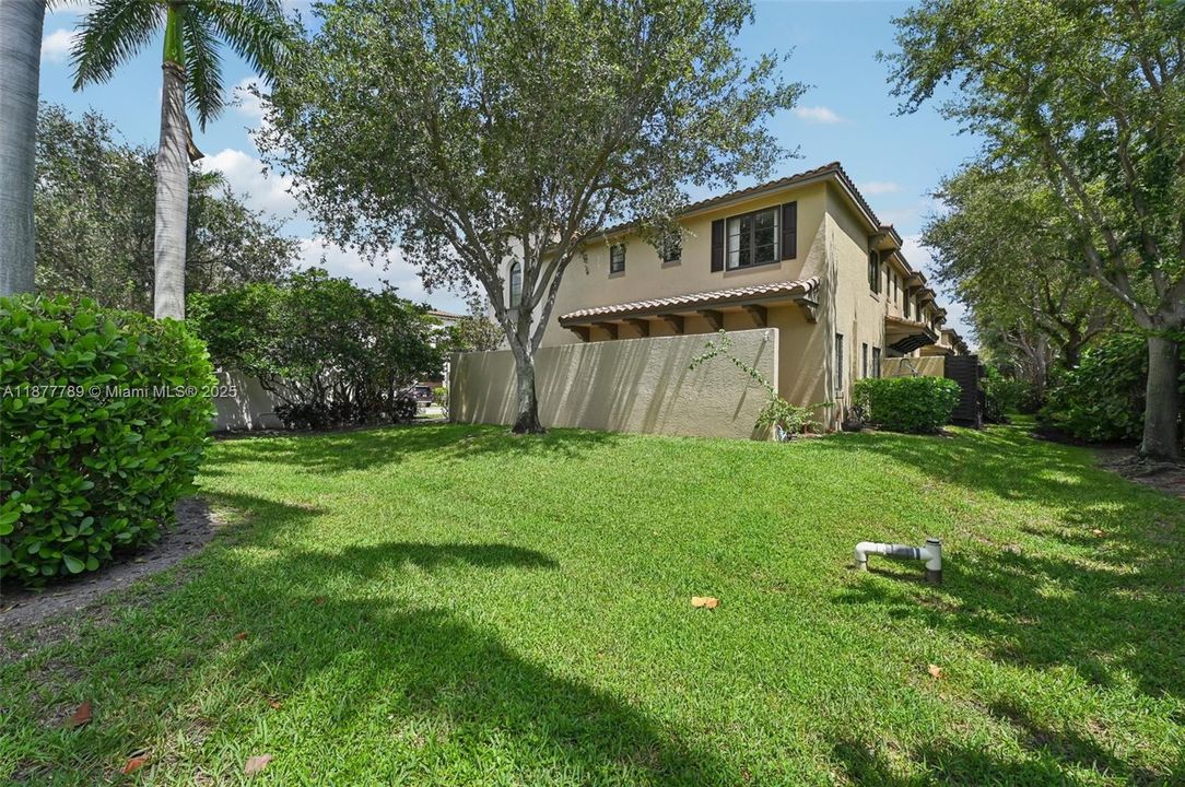 Recently Sold: $549,900 (3 beds, 2 baths, 1930 Square Feet)