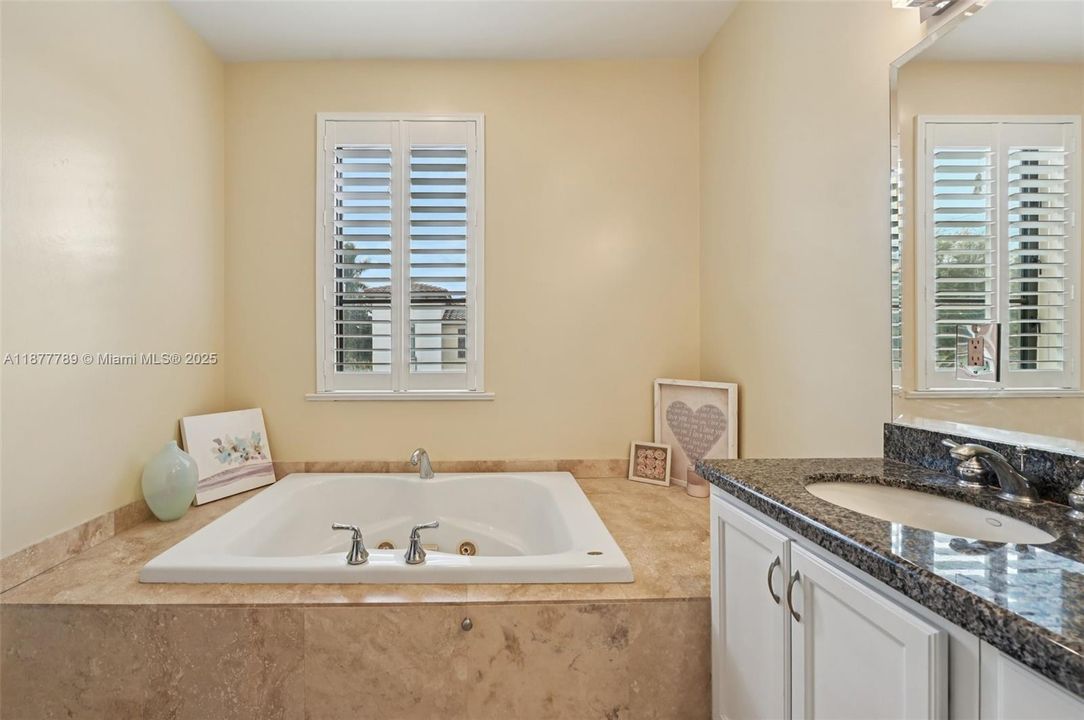 Recently Sold: $549,900 (3 beds, 2 baths, 1930 Square Feet)