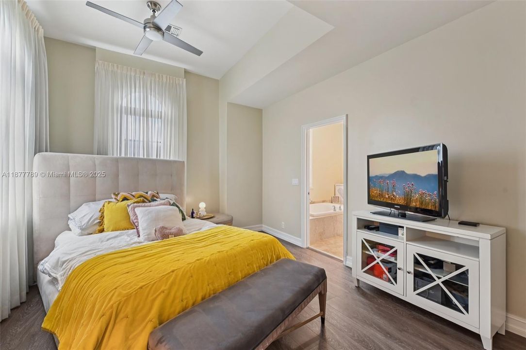 Recently Sold: $549,900 (3 beds, 2 baths, 1930 Square Feet)