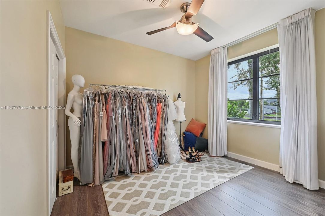 Recently Sold: $549,900 (3 beds, 2 baths, 1930 Square Feet)