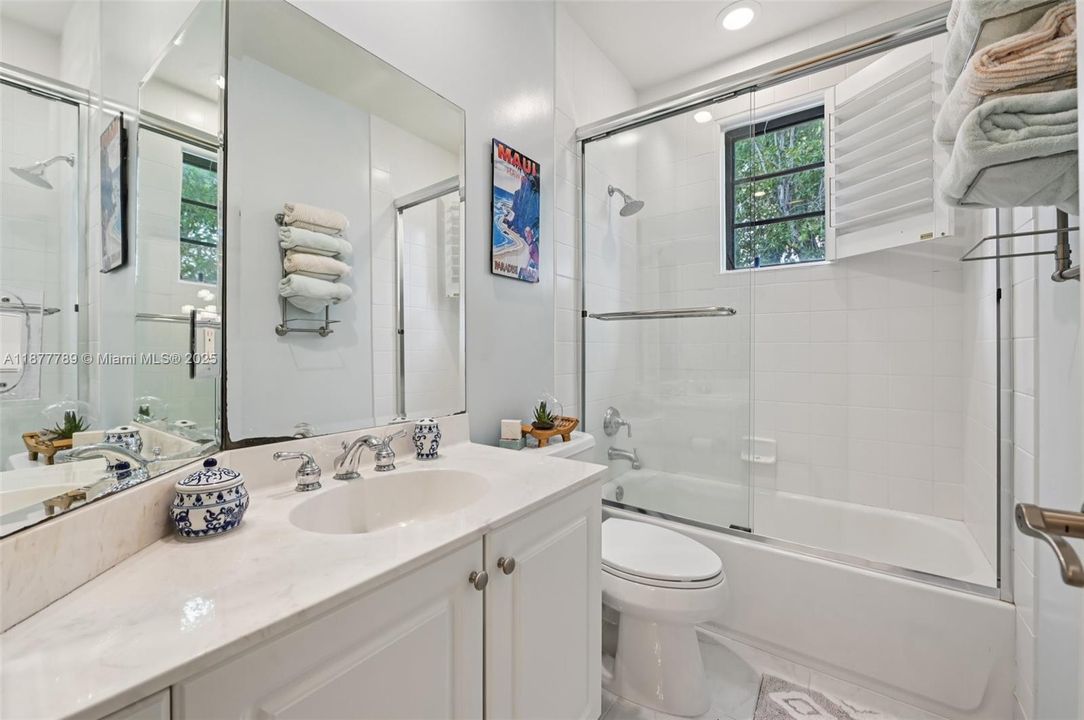 Recently Sold: $549,900 (3 beds, 2 baths, 1930 Square Feet)