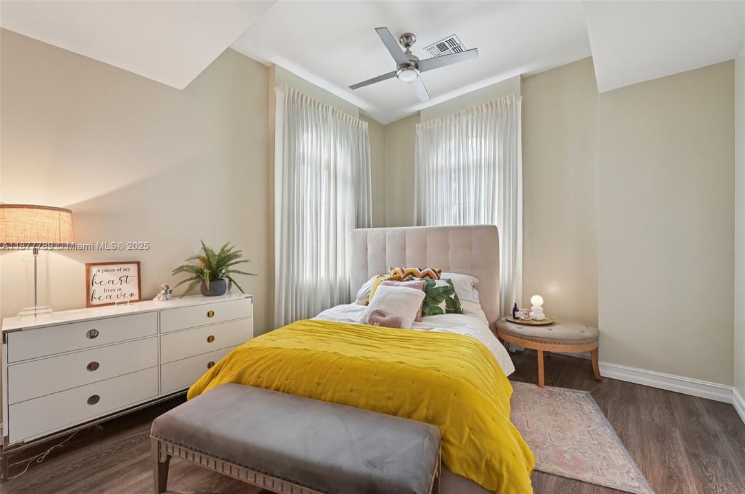 Recently Sold: $549,900 (3 beds, 2 baths, 1930 Square Feet)