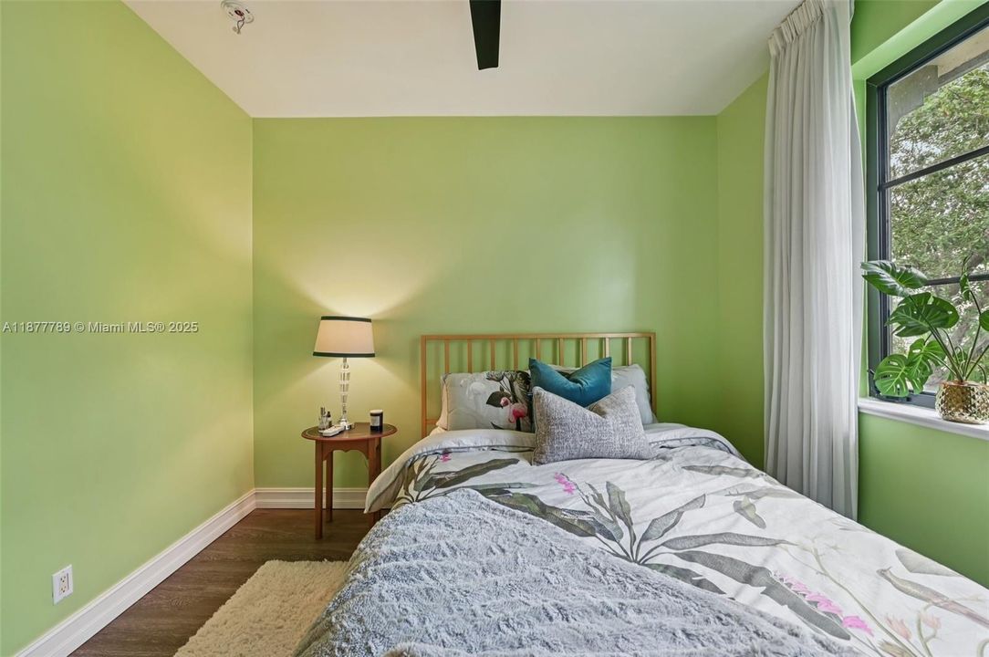 Recently Sold: $549,900 (3 beds, 2 baths, 1930 Square Feet)