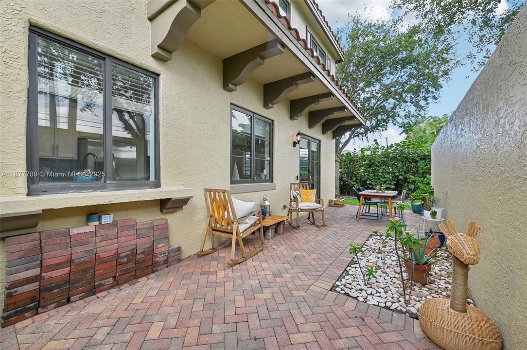 Recently Sold: $549,900 (3 beds, 2 baths, 1930 Square Feet)