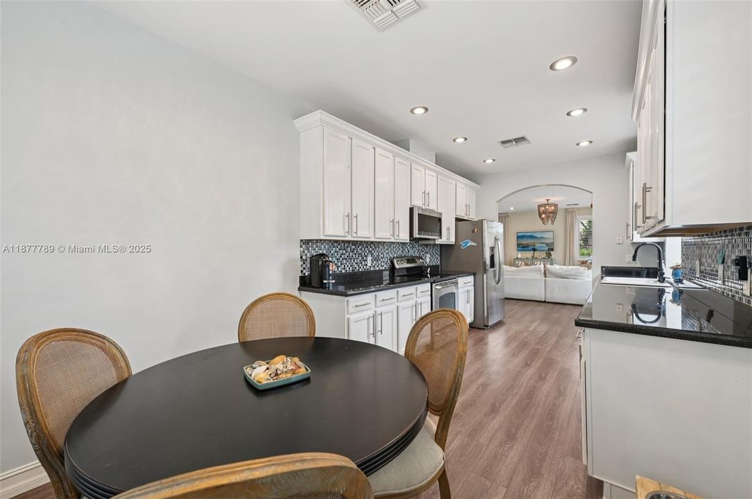 Recently Sold: $549,900 (3 beds, 2 baths, 1930 Square Feet)