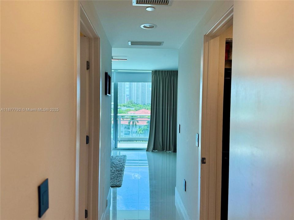 For Sale: $690,000 (1 beds, 2 baths, 1214 Square Feet)