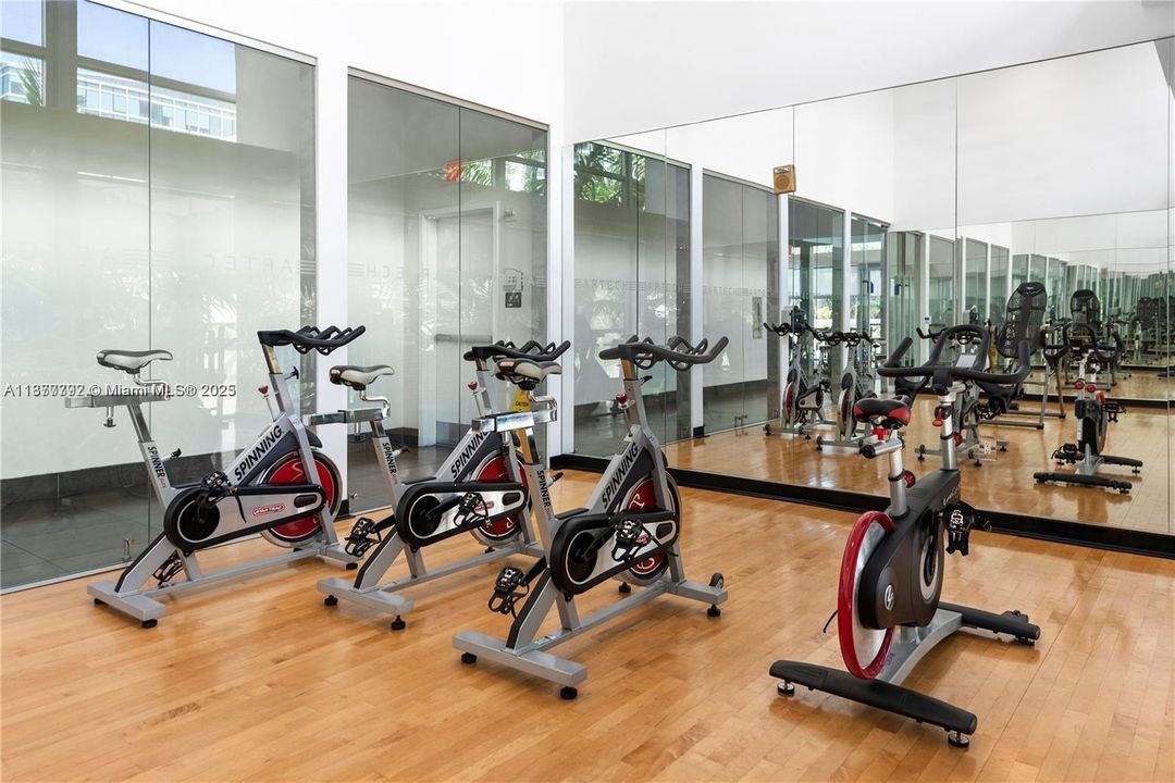 For Sale: $690,000 (1 beds, 2 baths, 1214 Square Feet)