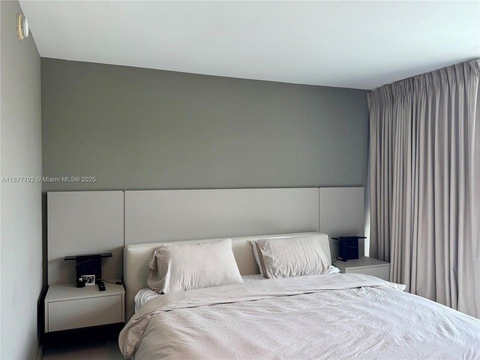 For Sale: $690,000 (1 beds, 2 baths, 1214 Square Feet)