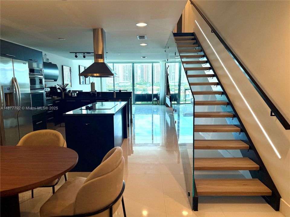 For Sale: $690,000 (1 beds, 2 baths, 1214 Square Feet)