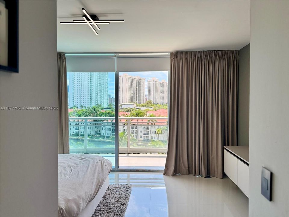 For Sale: $690,000 (1 beds, 2 baths, 1214 Square Feet)