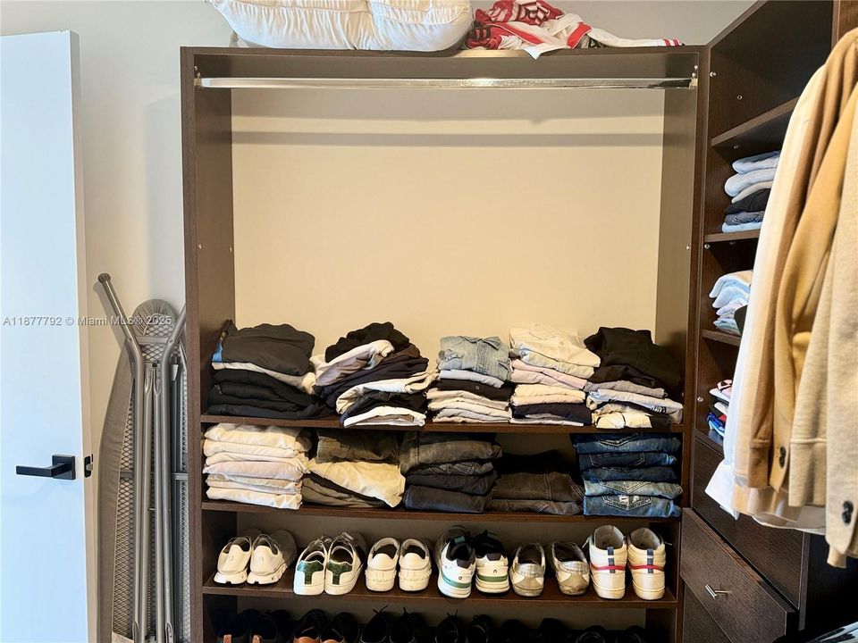 For Sale: $690,000 (1 beds, 2 baths, 1214 Square Feet)