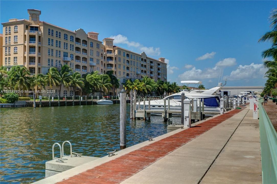 For Sale: $690,000 (1 beds, 2 baths, 1214 Square Feet)