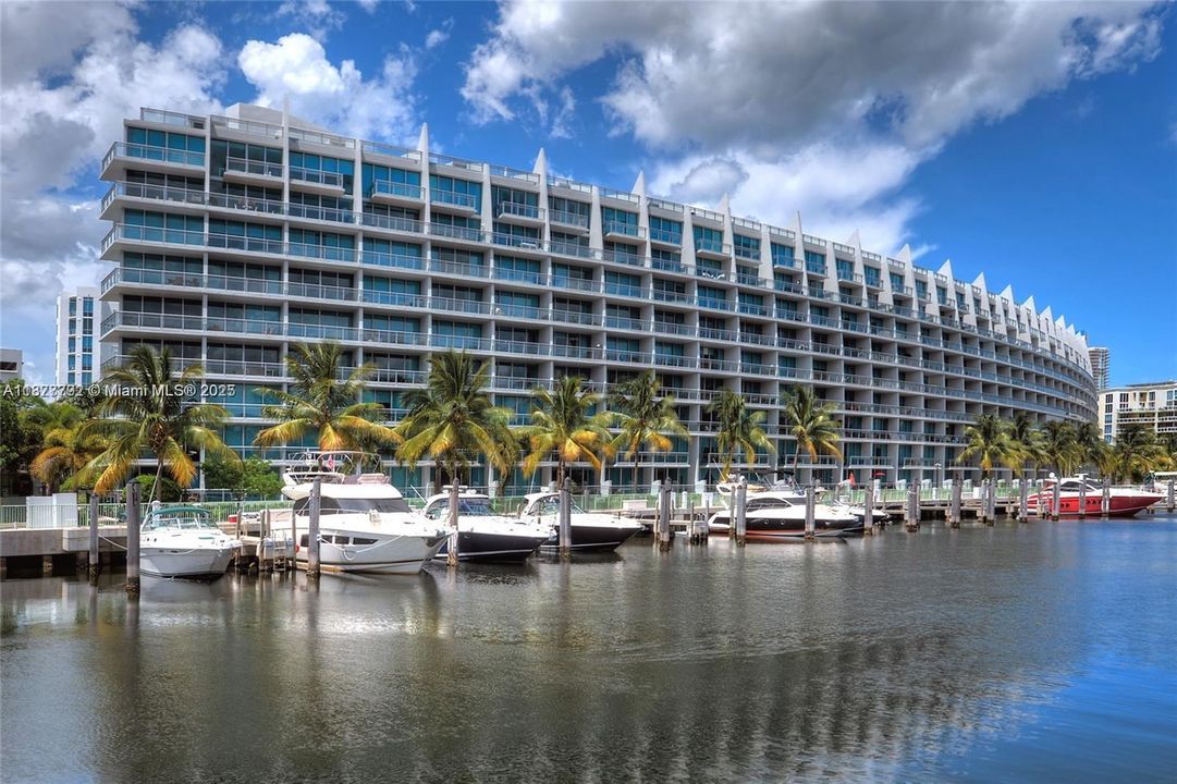 For Sale: $690,000 (1 beds, 2 baths, 1214 Square Feet)