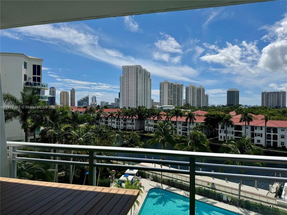 For Sale: $690,000 (1 beds, 2 baths, 1214 Square Feet)