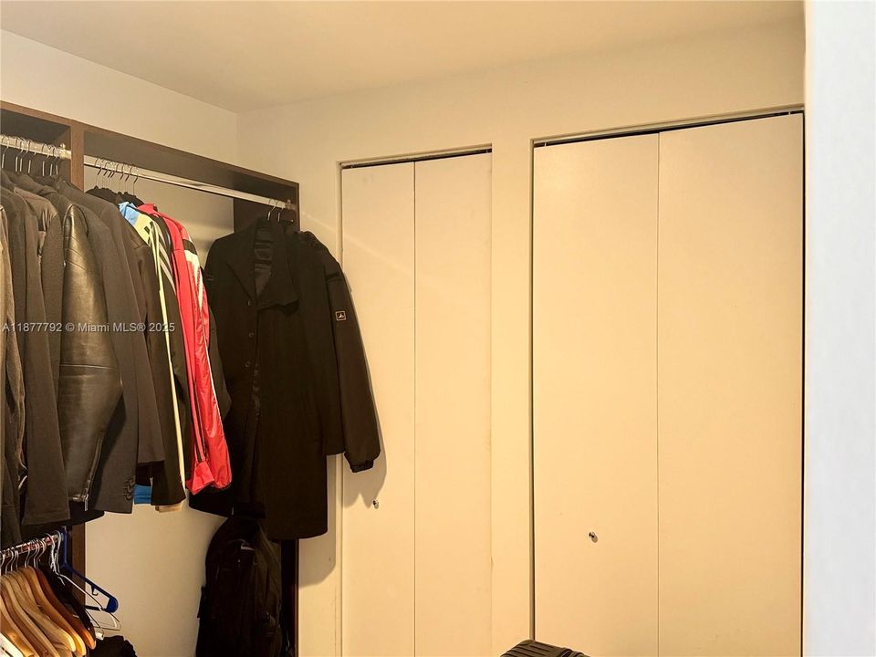 For Sale: $690,000 (1 beds, 2 baths, 1214 Square Feet)