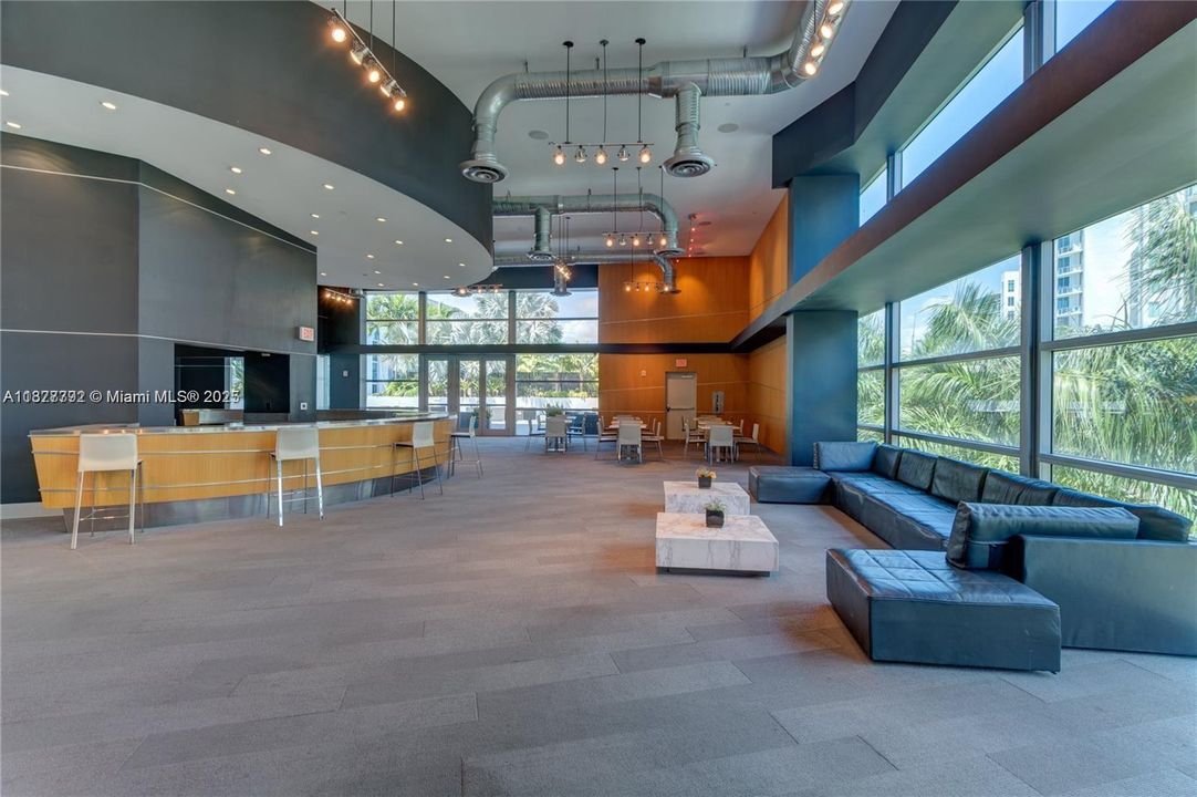 For Sale: $690,000 (1 beds, 2 baths, 1214 Square Feet)